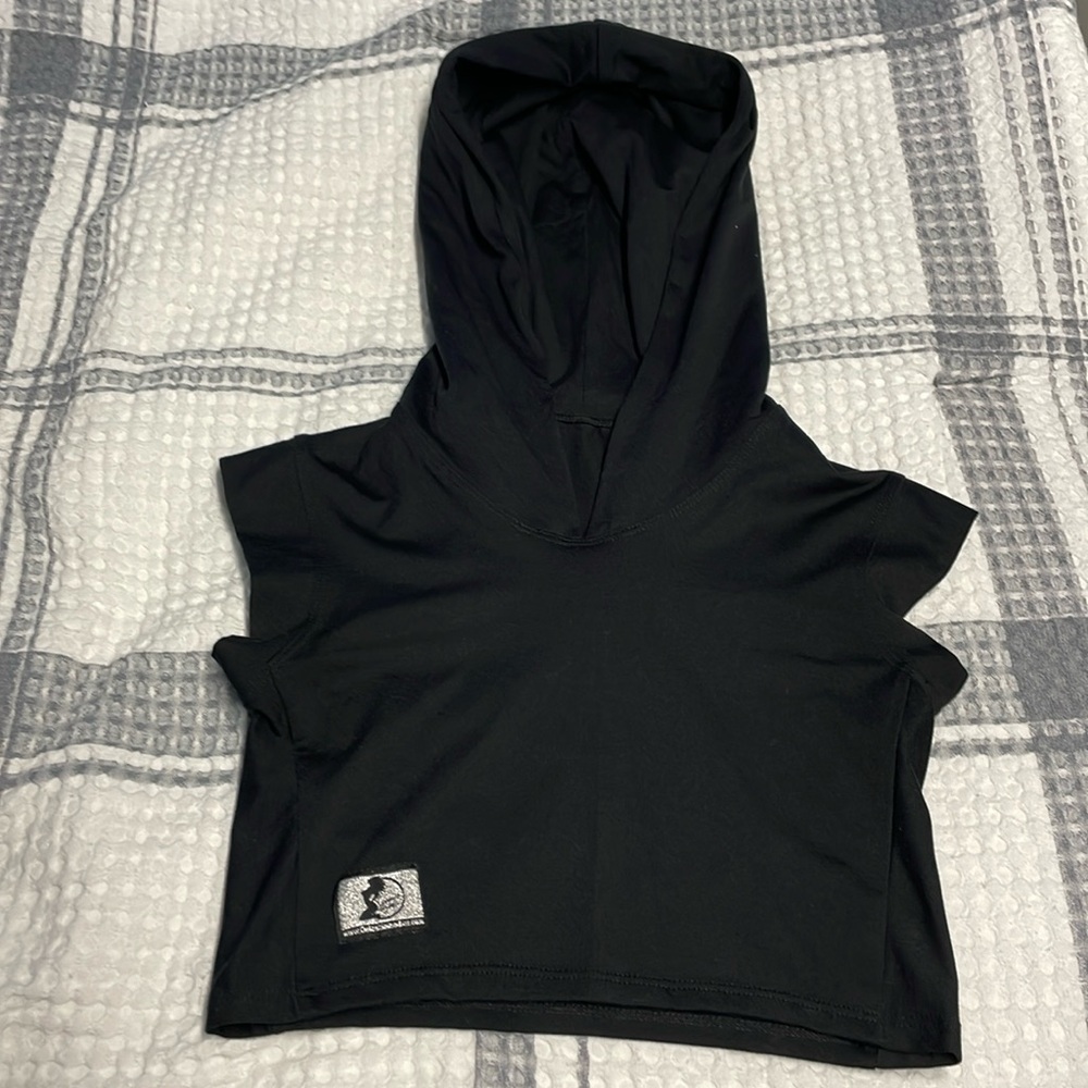crop hoodie in black